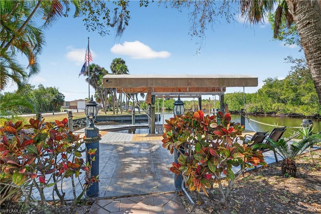 1324 Thompson St, North Fort Myers, FL 33903 Photo