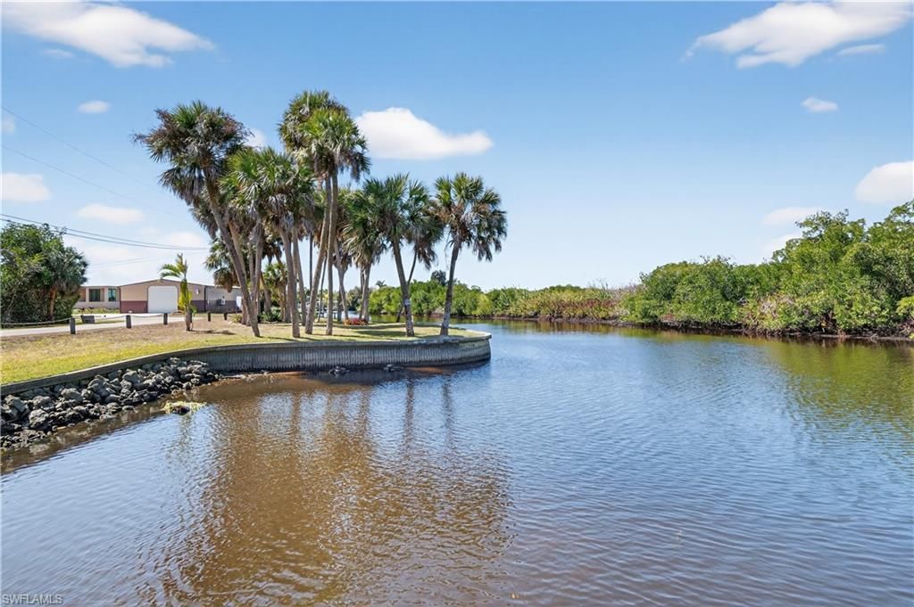 1324 Thompson St, North Fort Myers, FL 33903 Photo