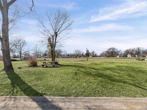 848 Saint Benedict Drive , Cahokia, IL 62206