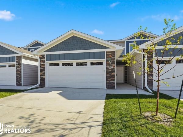 227 NW Waverly Drive, Waukee, IA 50263