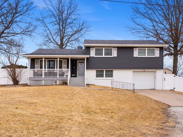 404 SW 10th Street, Aledo, IL 61231