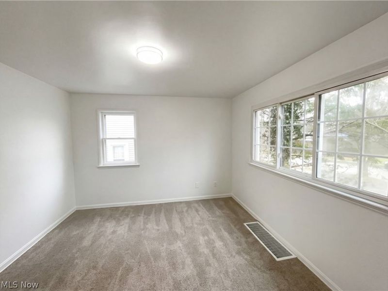 16296 Parklawn Avenue, Cleveland, OH 44130 Photo 10