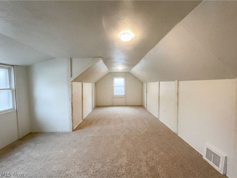 16296 Parklawn Avenue, Cleveland, OH 44130 Photo 14