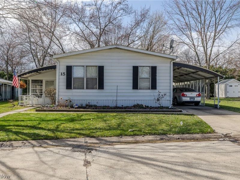 15 Kimberly Lane, Olmsted Township, OH 44138 Photo 2