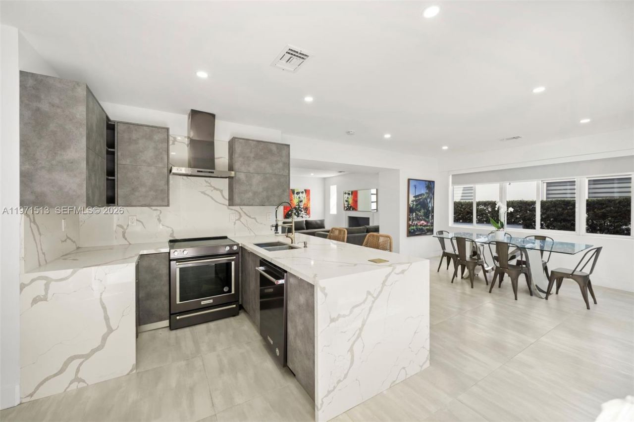 3166 Royal Palm Ave , Miami Beach, FL 33140 Photo