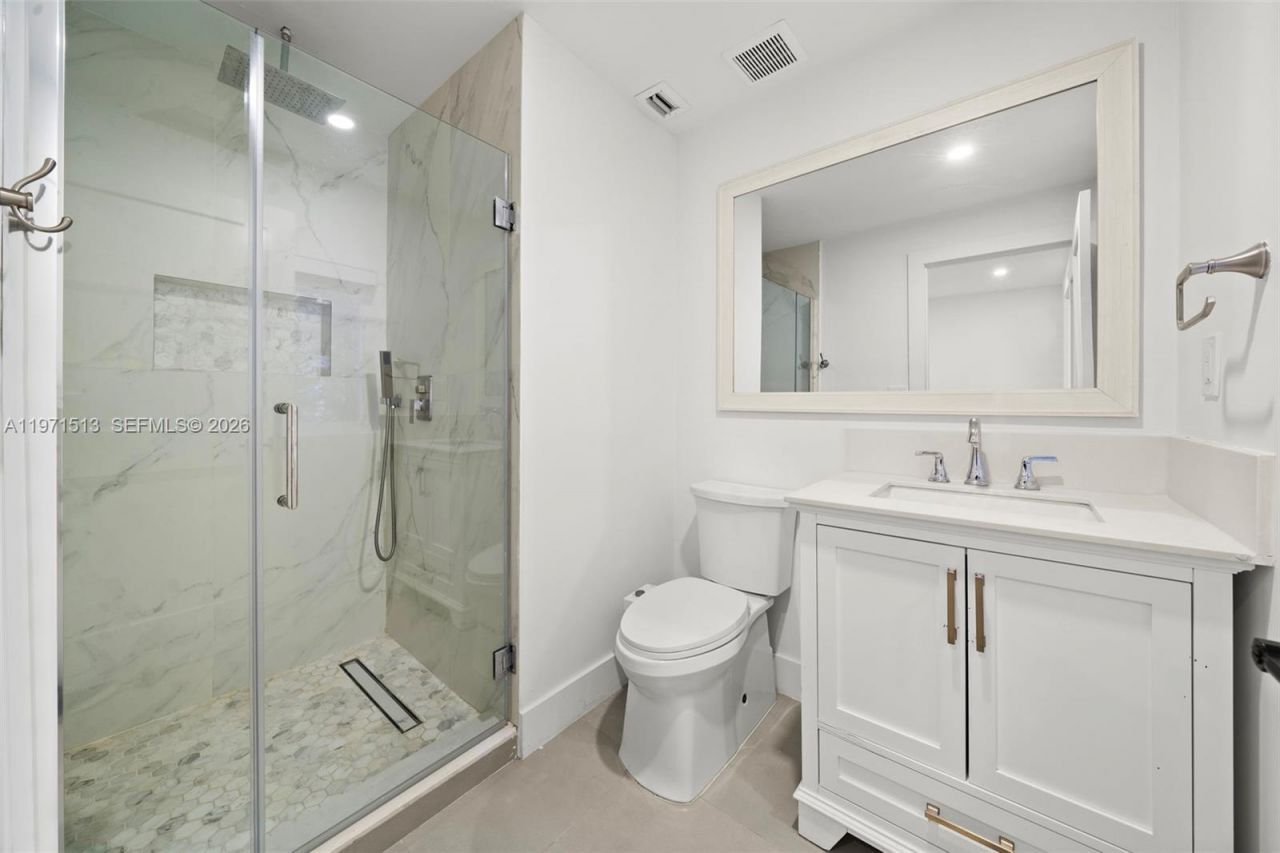 3166 Royal Palm Ave , Miami Beach, FL 33140 Photo