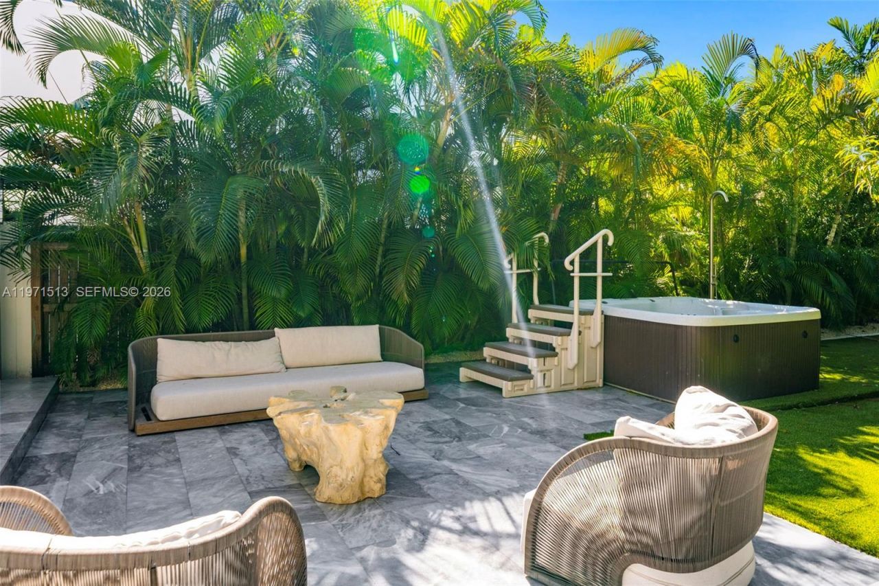 3166 Royal Palm Ave , Miami Beach, FL 33140 Photo