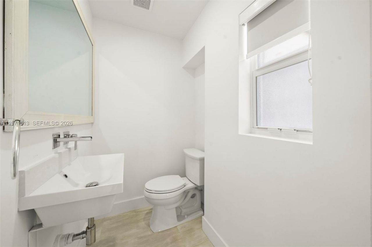 3166 Royal Palm Ave , Miami Beach, FL 33140 Photo