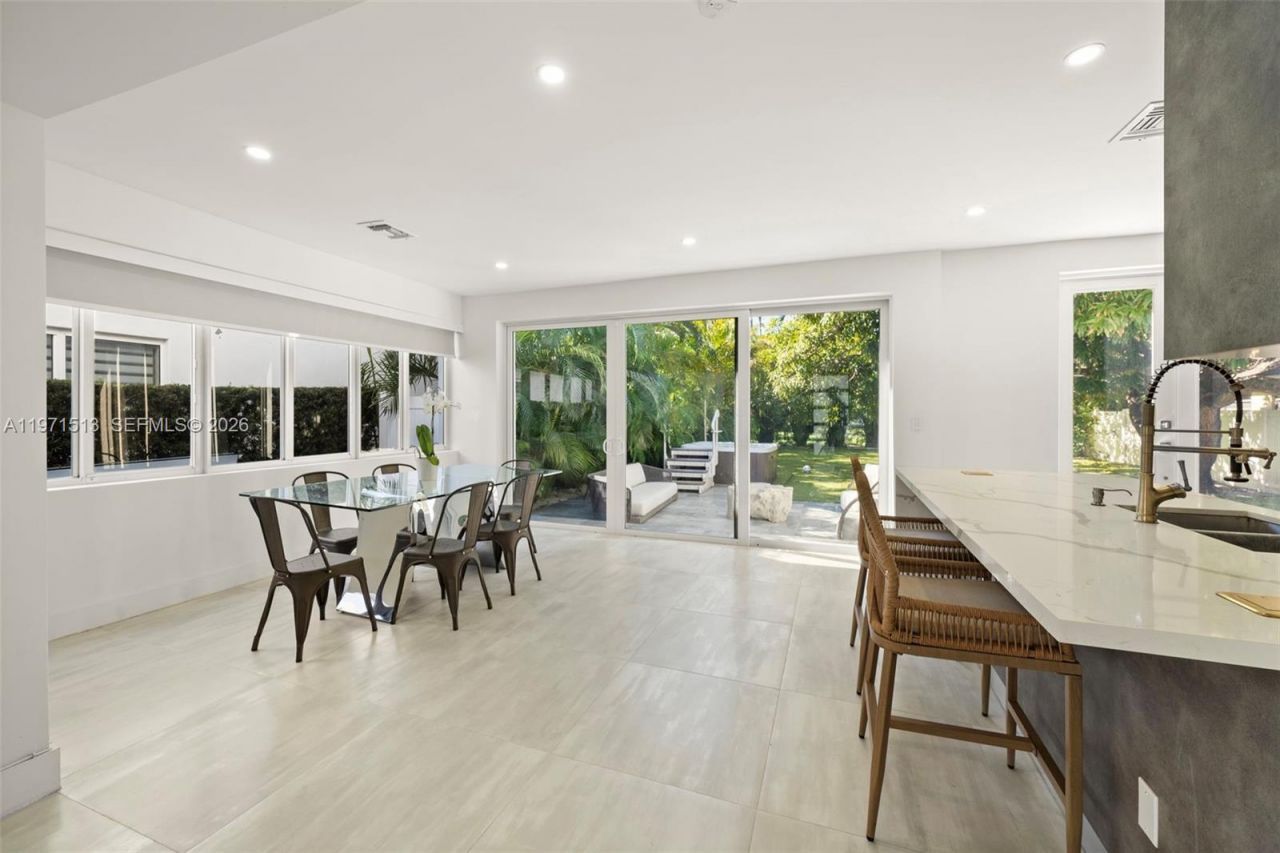 3166 Royal Palm Ave , Miami Beach, FL 33140 Photo