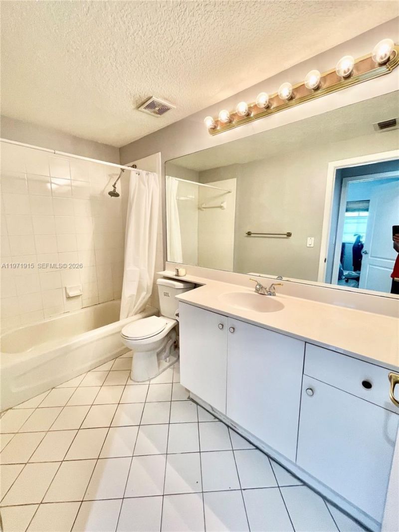 10710 NW 66th St, Unit 212, Doral, FL 33178 Photo