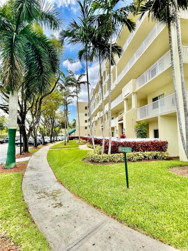 10710 NW 66th St, Unit 212, Doral, FL 33178 Photo