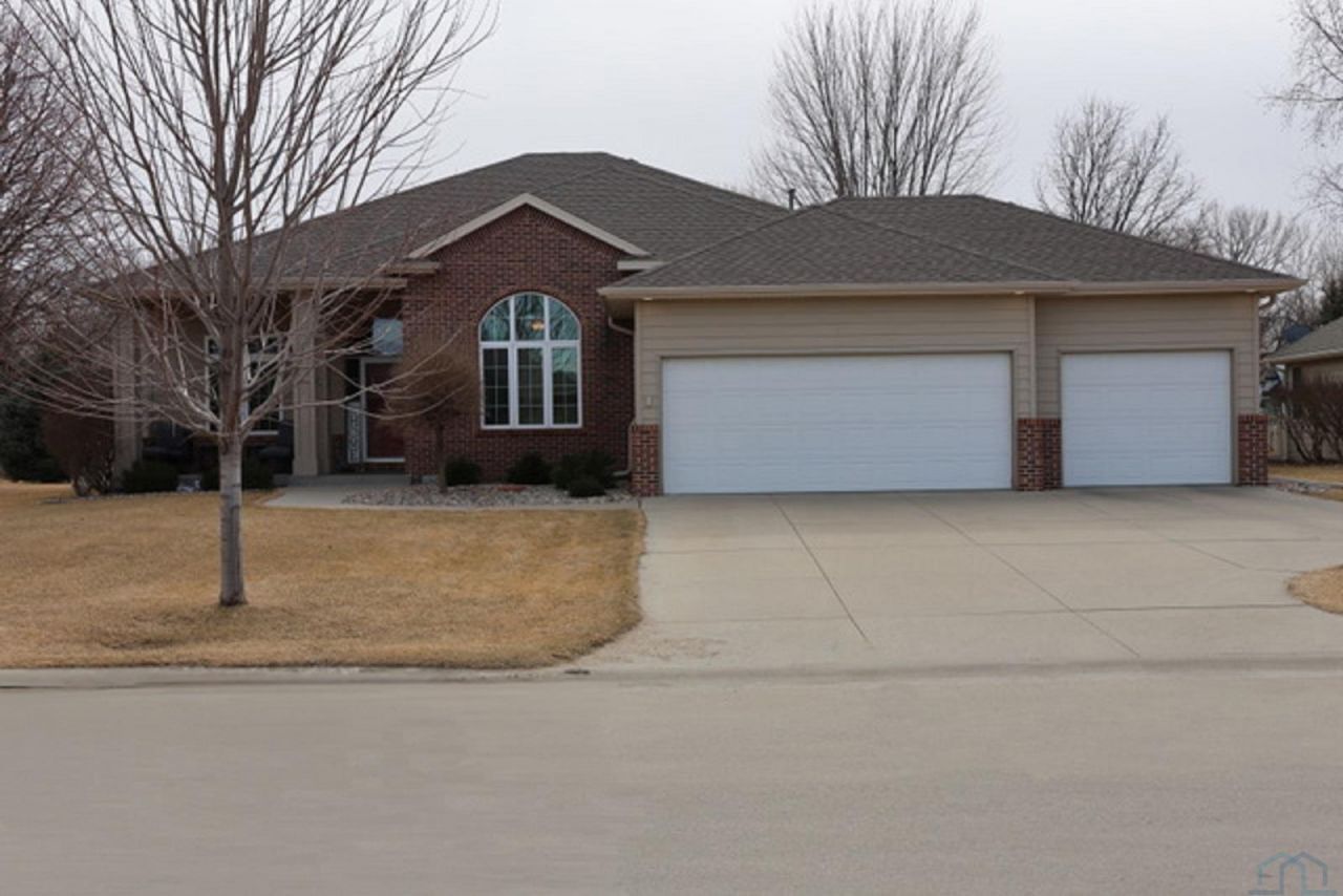 520 Bluestem, Dakota Dunes, IA 57049 Main Photo