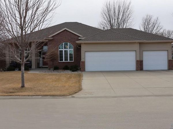 520 Bluestem, Dakota Dunes, IA 57049