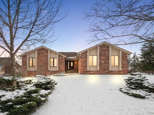 2251 Highsplint Drive, Rochester Hills, MI 48307