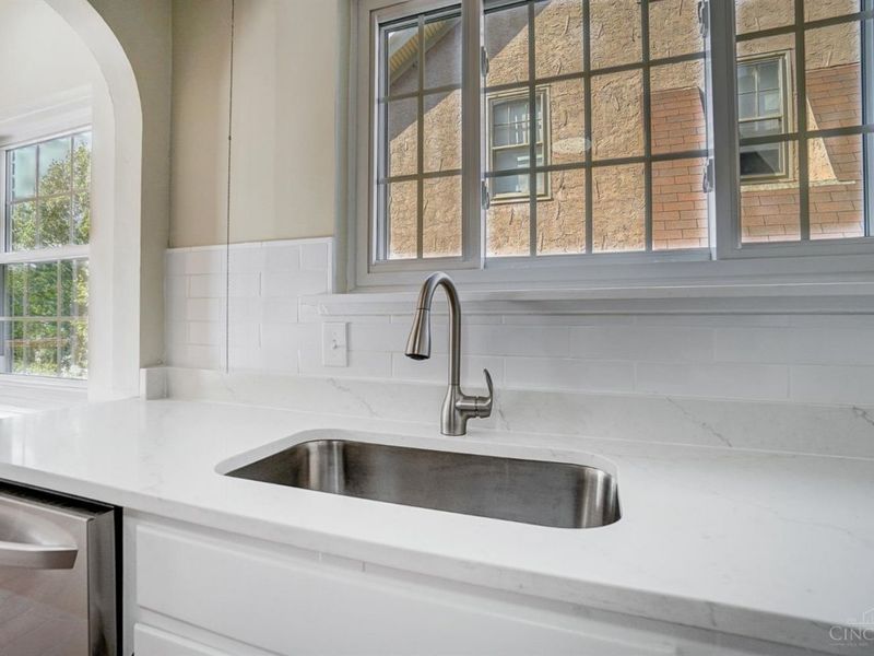 1346 Herlin Place, Cincinnati, OH 45208 Photo 13