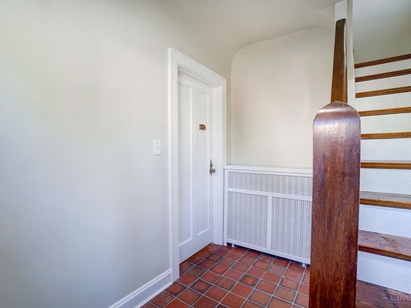 1346 Herlin Place, Cincinnati, OH 45208 Photo 4