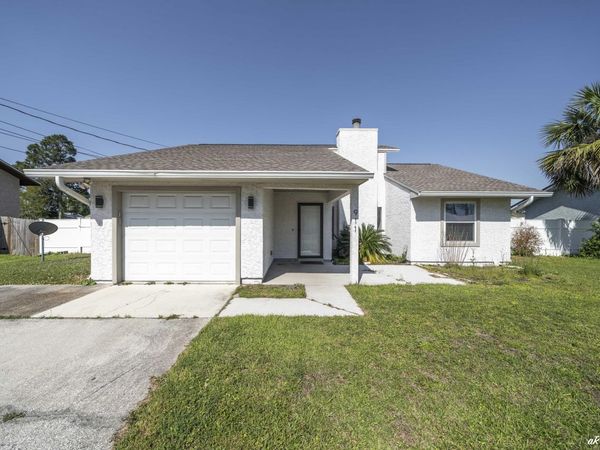 911 Pelican Place, Panama City Beach, FL 32407