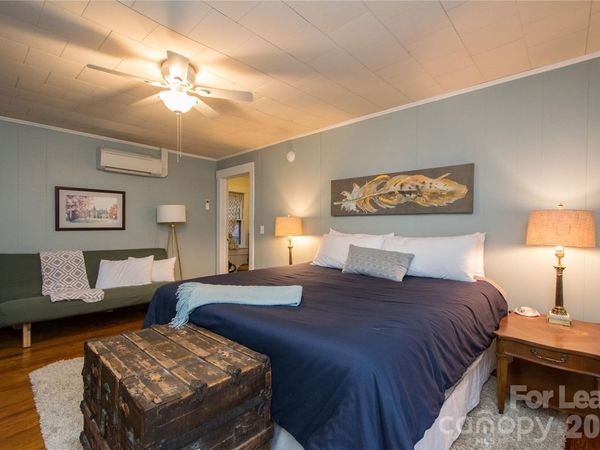 109 Pearson Drive , Unit UPSTAIRS, Asheville, NC 28801