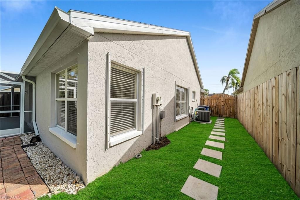 15069 Cloverdale Dr, Fort Myers, FL 33919 Photo