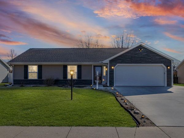 707 Bluestem Drive, St. Joseph, IL 61873