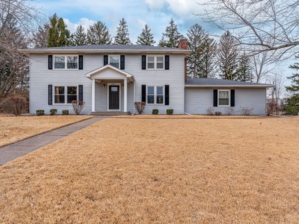 5013 Coachman Court, Bettendorf, IA 52722