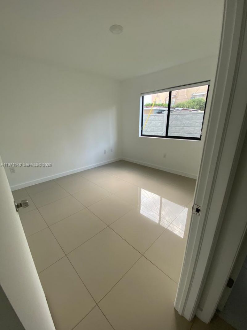 423 E 27th St, Unit 102, Hialeah, FL 33013 Photo