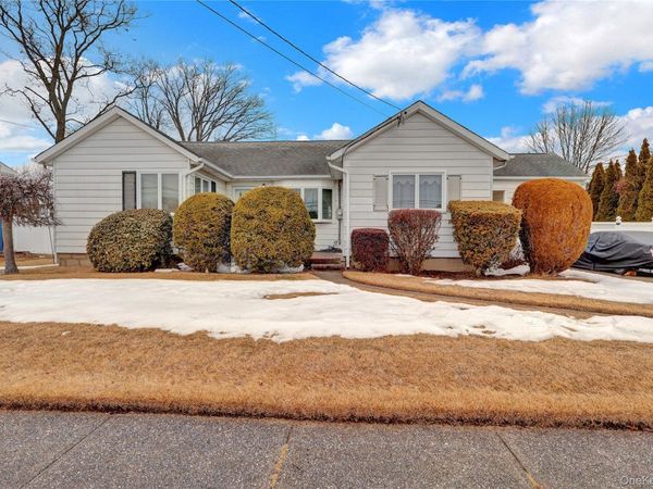 191 N Albany Avenue, Massapequa, NY 11758