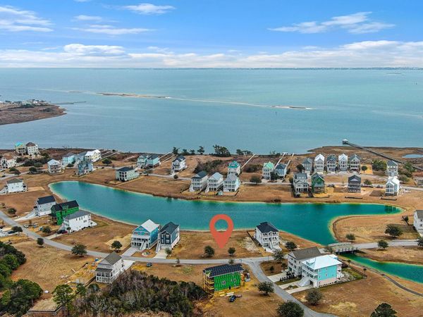 606 Cannonsgate Drive, Newport, NC 28570