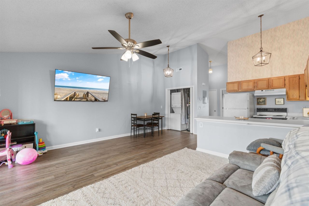 1129 White Tree Ln. Photo 12