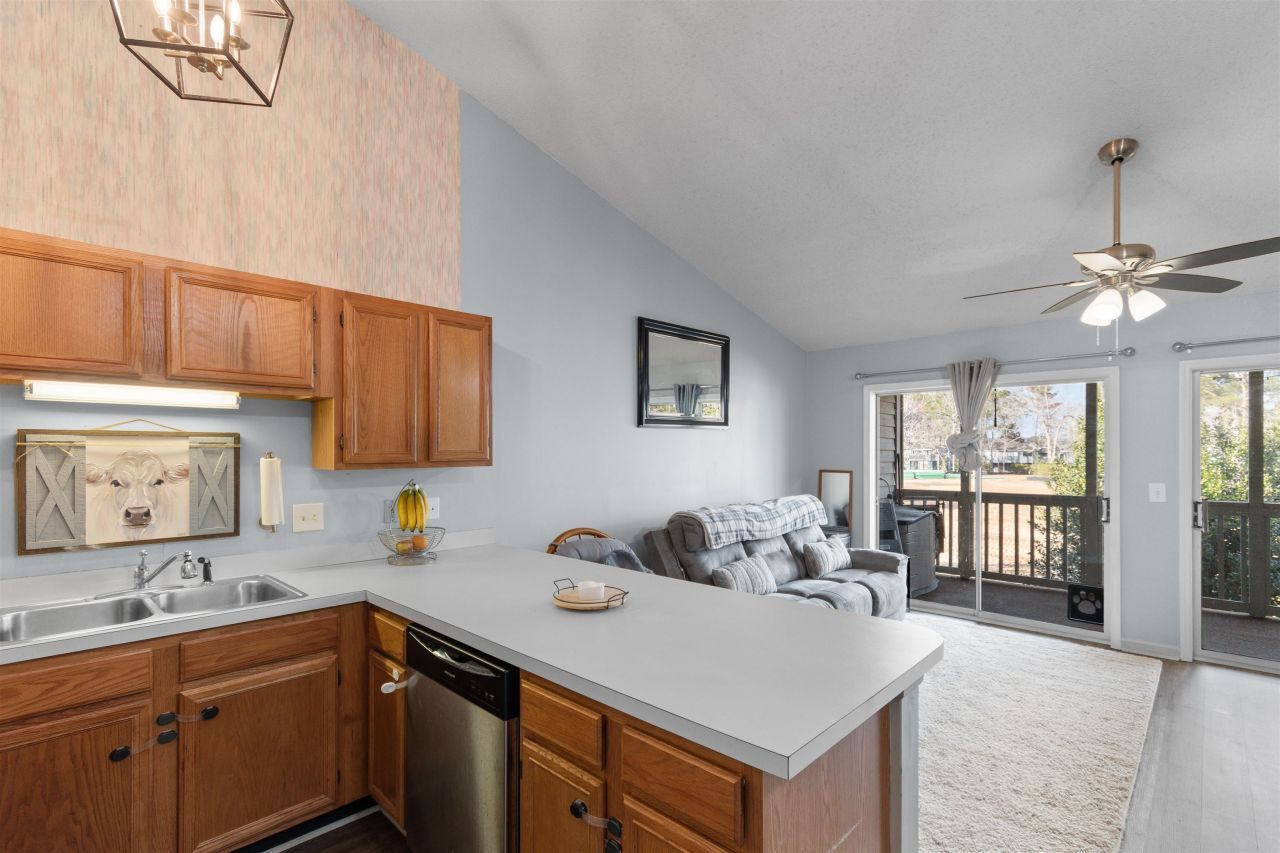 1129 White Tree Ln. Photo 3