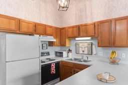 1129 White Tree Ln. photo 4