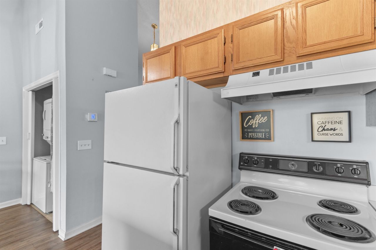 1129 White Tree Ln. Photo 6