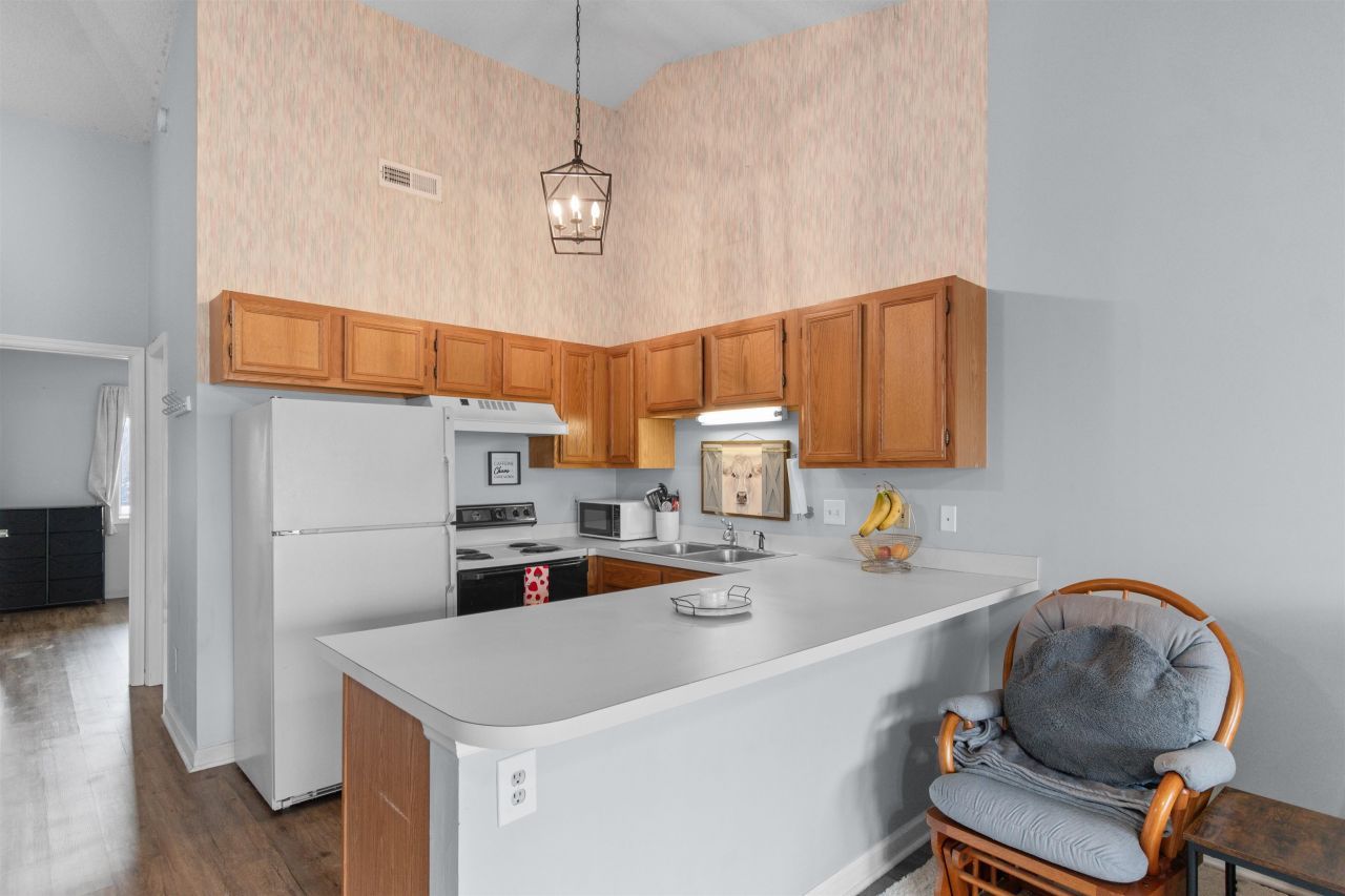 1129 White Tree Ln. Photo 8