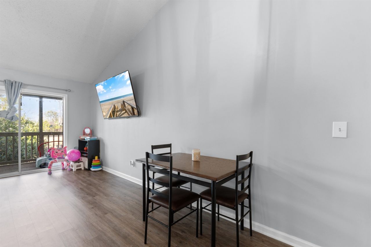 1129 White Tree Ln. Photo 9