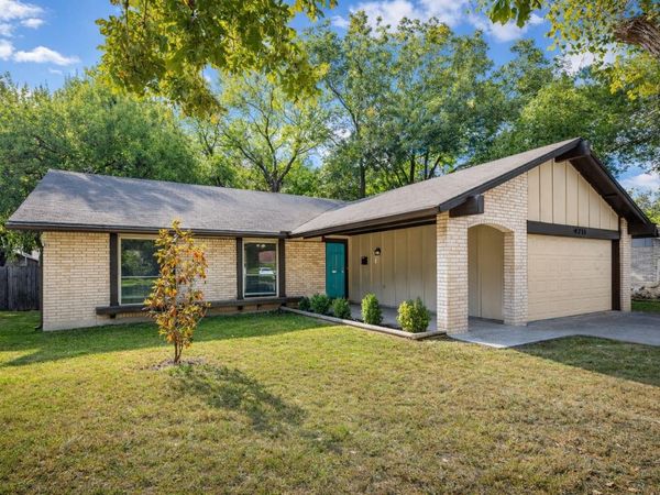 9215 Hunters TRCE E, Austin, TX 78758