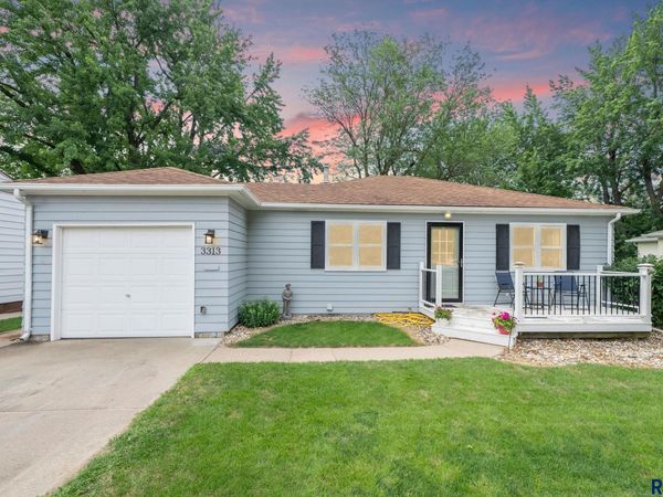 3313 E 18th St, Sioux Falls, SD 57103