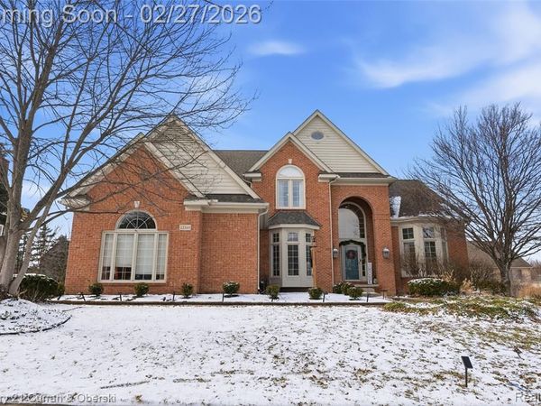 22165 Picadilly Circle, Novi, MI 48375