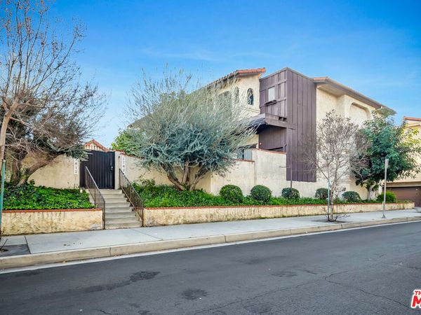17824 Killion Street, Unit G, Encino, CA 91316