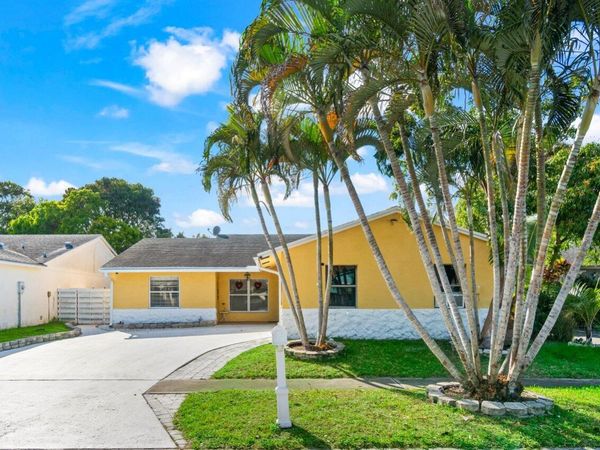 5734 Lincoln Circle E, Lake Worth, FL 33463