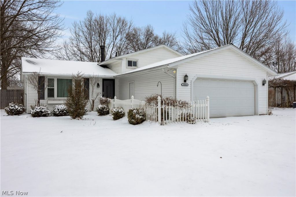 35884 Laurel Circle, North Ridgeville, OH 44039 Main Photo