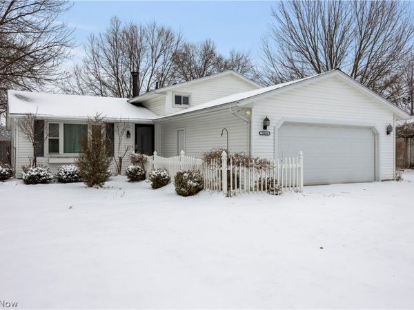 35884 Laurel Circle, North Ridgeville, OH 44039