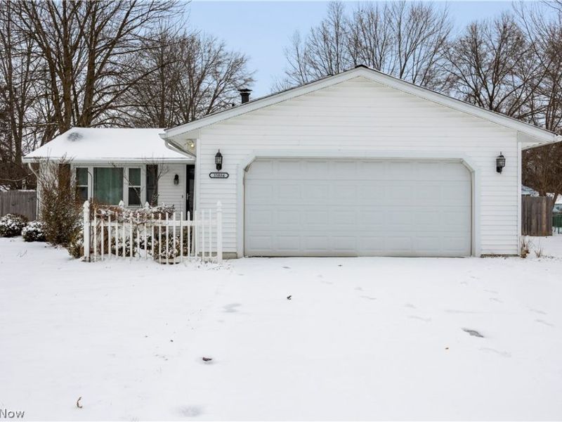 35884 Laurel Circle, North Ridgeville, OH 44039 Photo 2