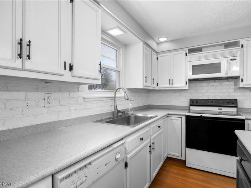 35884 Laurel Circle, North Ridgeville, OH 44039 Photo 8