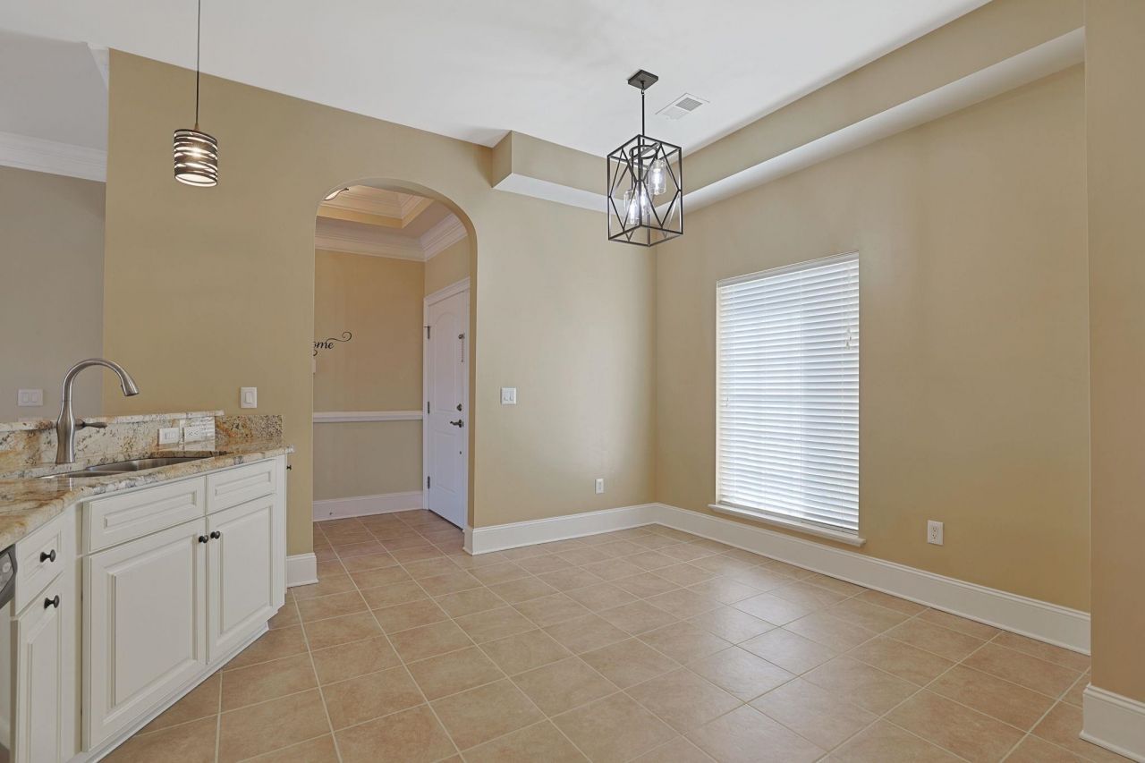 257 Venice Way  Photo 11