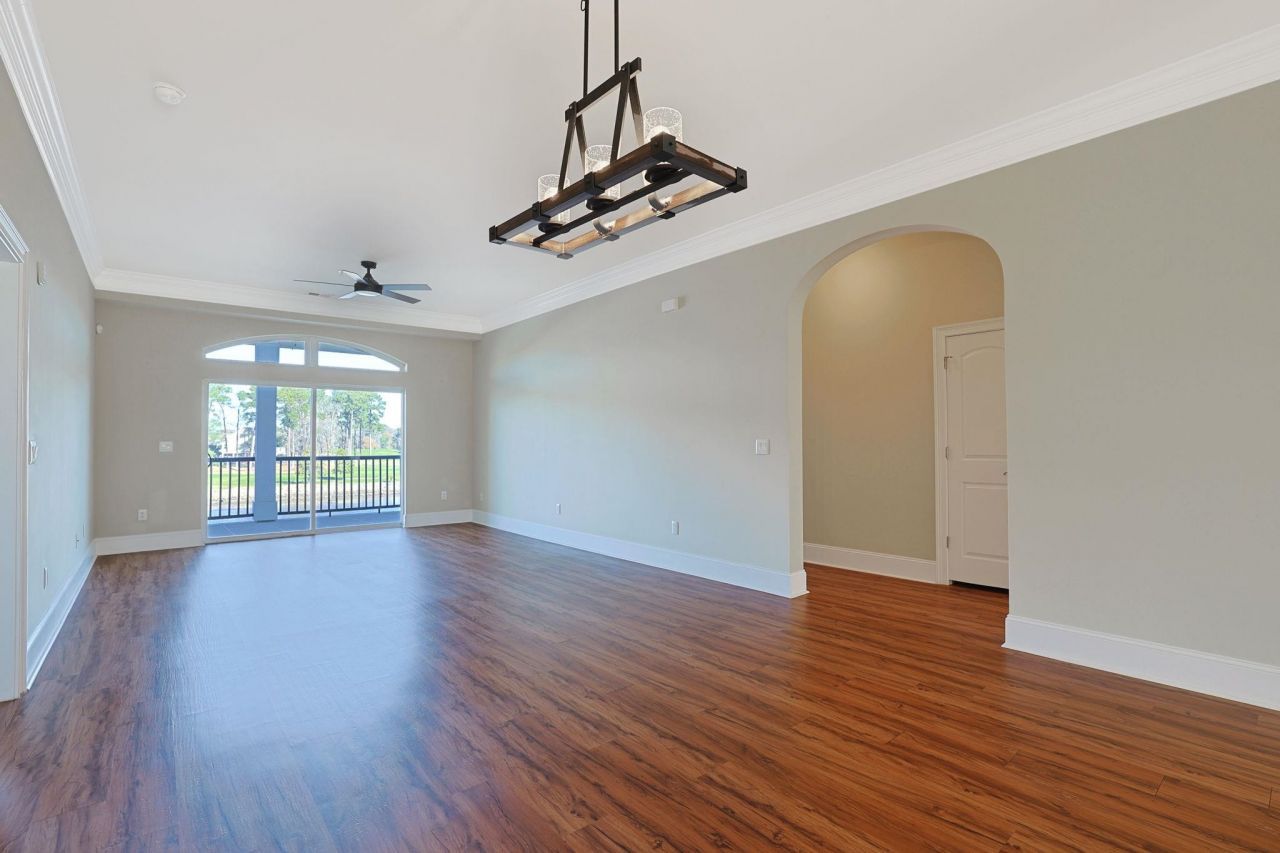 257 Venice Way  Photo 4