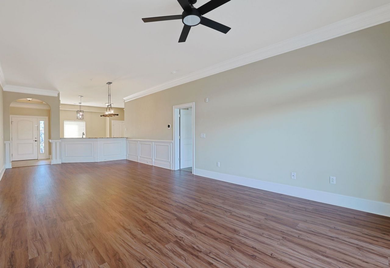 257 Venice Way  Photo 5