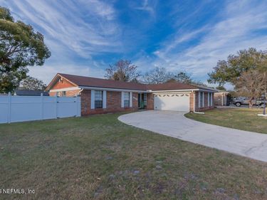 8209 WORM WOOD Road, Jacksonville, FL 32210