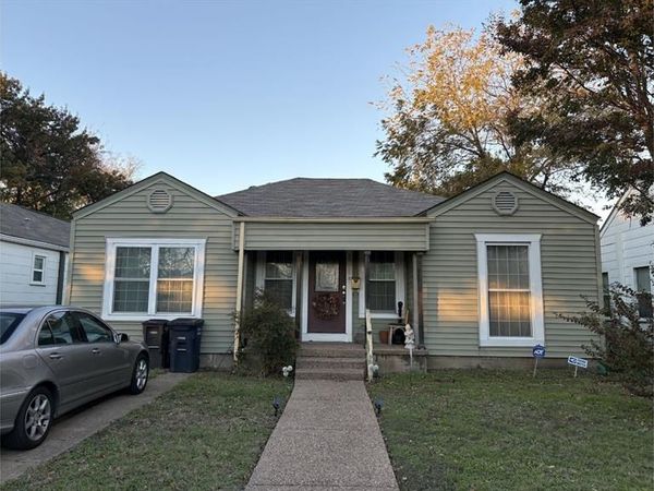 3908 Calmont Avenue, Fort Worth, TX 76107