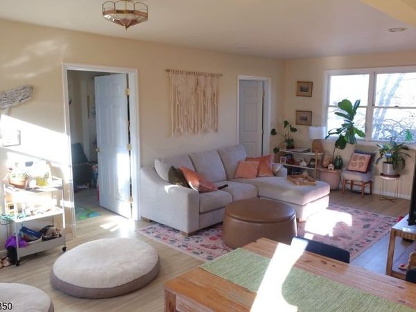 557 Pleasant Plains Rd, Long Hill, NJ 07946