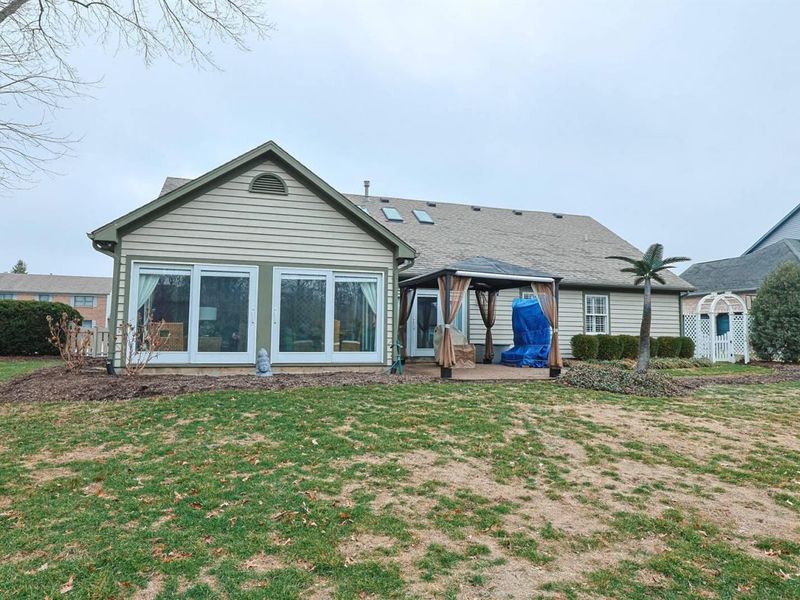 735 Chaucer Lane, Tipp City, OH 45371 Photo 2